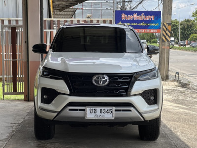 2022 Toyota Fortuner 2400 - auto